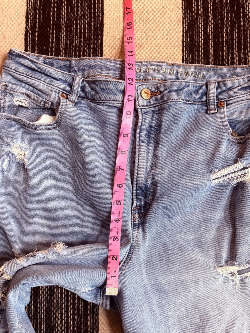 American Eagle Women's Light Blue Distressed Mom Jeans Size 18R - Picture 7 of 10